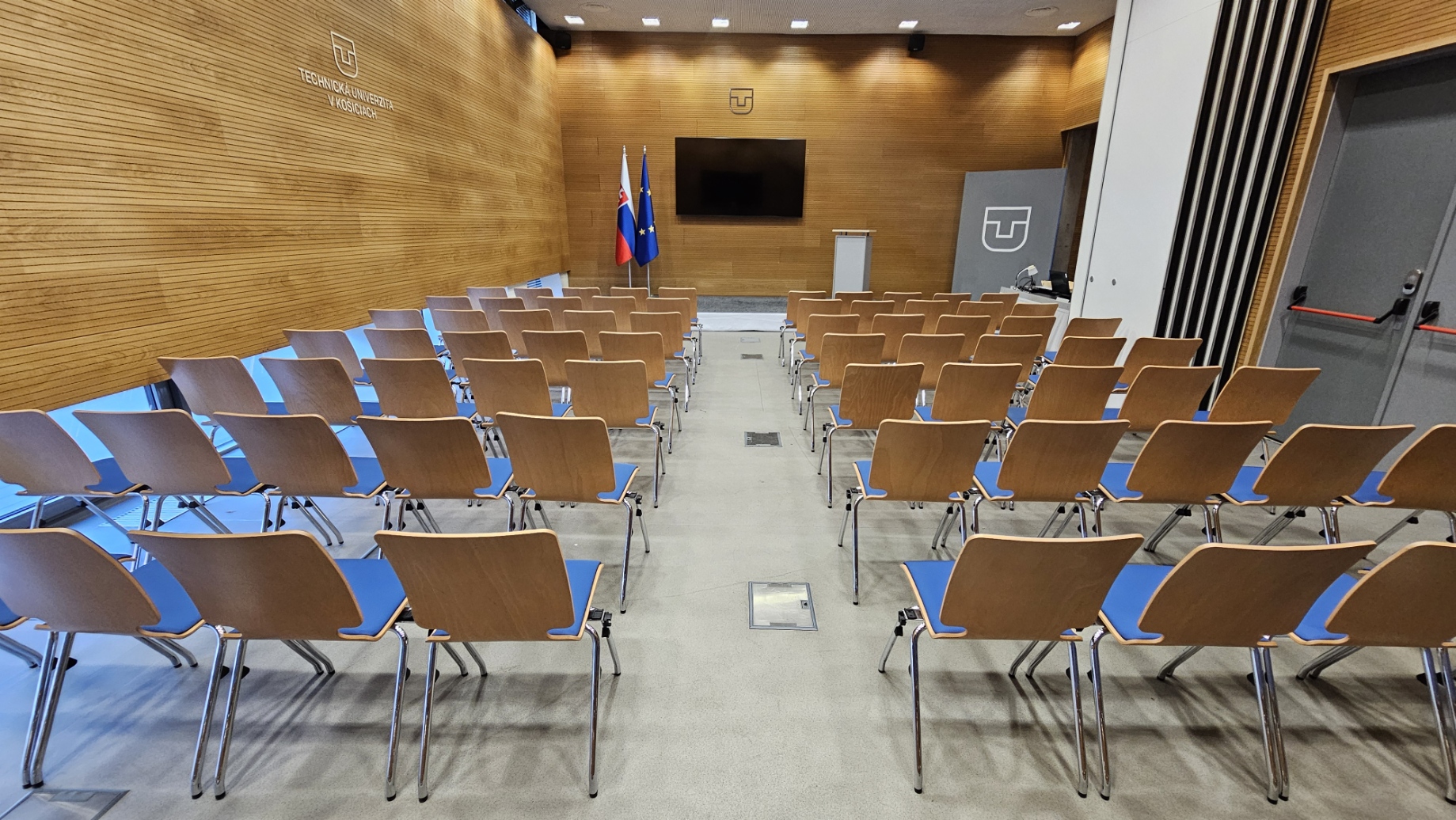 001 Konferenčná miestnosť