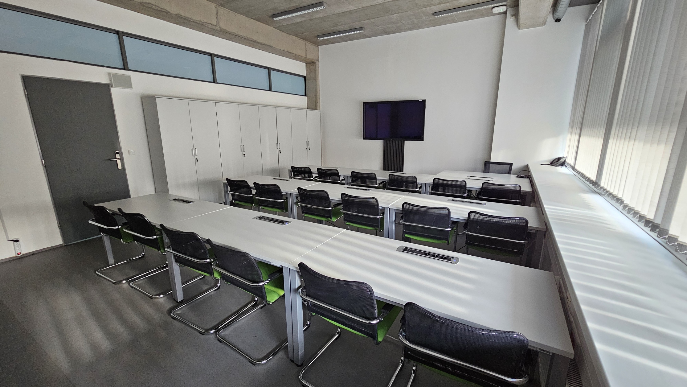 006 Školiaca miestnosť